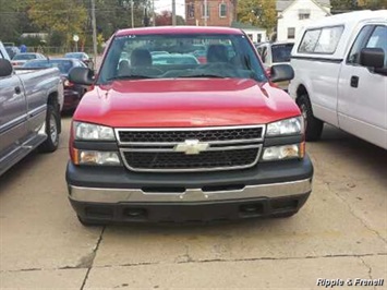 2006 Chevrolet Silverado 1500 Work Truck   - Photo 1 - Davenport, IA 52802