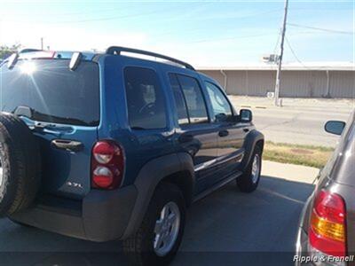 2006 Jeep Liberty Sport Sport 4dr SUV   - Photo 6 - Davenport, IA 52802