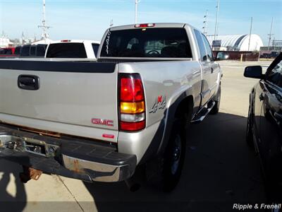 2004 GMC Sierra 2500 Work Truck 4dr Extended Cab Work Truck   - Photo 6 - Davenport, IA 52802