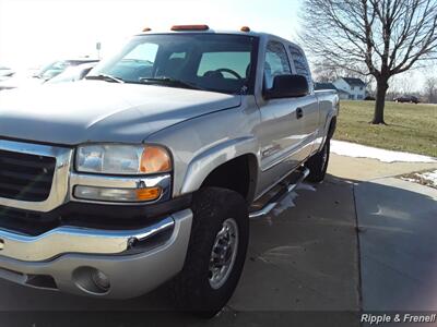 2004 GMC Sierra 2500 Work Truck 4dr Extended Cab Work Truck   - Photo 3 - Davenport, IA 52802