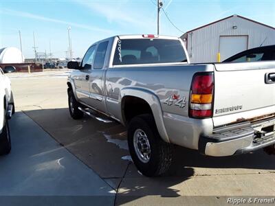 2004 GMC Sierra 2500 Work Truck 4dr Extended Cab Work Truck   - Photo 4 - Davenport, IA 52802