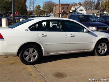 2008 Chevrolet Impala LT   - Photo 1 - Davenport, IA 52802