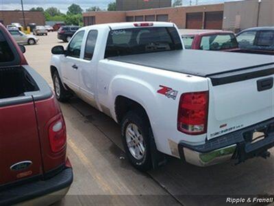 2009 GMC Sierra 1500 SLE   - Photo 7 - Davenport, IA 52802