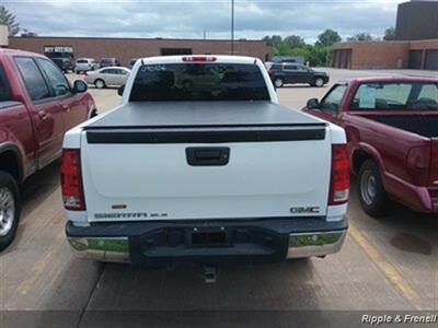 2009 GMC Sierra 1500 SLE   - Photo 5 - Davenport, IA 52802