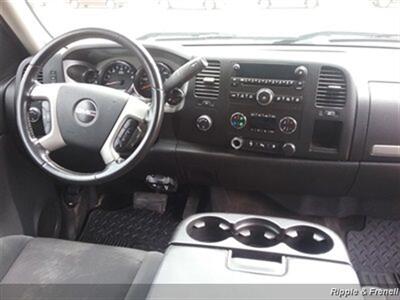 2009 GMC Sierra 1500 SLE   - Photo 12 - Davenport, IA 52802