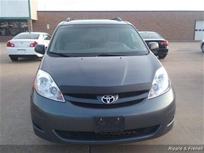 2006 Toyota Sienna LE 7 Passenger   - Photo 1 - Davenport, IA 52802