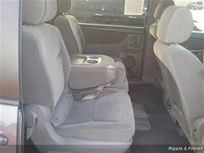 2006 Toyota Sienna LE 7 Passenger   - Photo 12 - Davenport, IA 52802