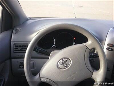 2006 Toyota Sienna LE 7 Passenger   - Photo 13 - Davenport, IA 52802