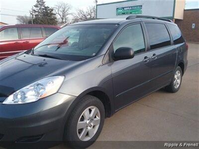 2006 Toyota Sienna LE 7 Passenger   - Photo 3 - Davenport, IA 52802