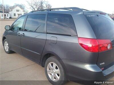 2006 Toyota Sienna LE 7 Passenger   - Photo 7 - Davenport, IA 52802