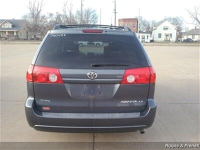 2006 Toyota Sienna LE 7 Passenger   - Photo 5 - Davenport, IA 52802