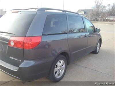 2006 Toyota Sienna LE 7 Passenger   - Photo 6 - Davenport, IA 52802