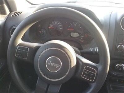 2013 Jeep Patriot Sport   - Photo 11 - Davenport, IA 52802