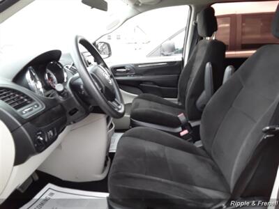 2012 Dodge Grand Caravan SE   - Photo 4 - Davenport, IA 52802