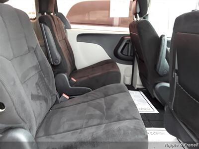 2012 Dodge Grand Caravan SE   - Photo 12 - Davenport, IA 52802