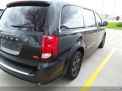 2012 Dodge Grand Caravan SE   - Photo 11 - Davenport, IA 52802