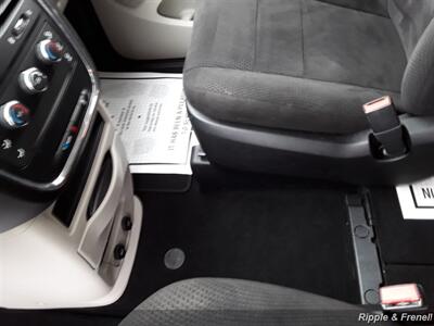 2012 Dodge Grand Caravan SE   - Photo 6 - Davenport, IA 52802