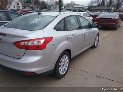 2012 Ford Focus SE   - Photo 6 - Davenport, IA 52802