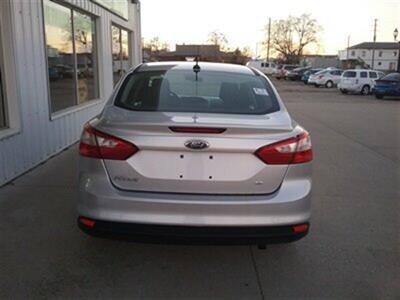2012 Ford Focus SE   - Photo 5 - Davenport, IA 52802