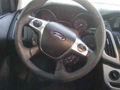 2012 Ford Focus SE   - Photo 12 - Davenport, IA 52802