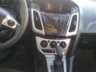 2012 Ford Focus SE   - Photo 13 - Davenport, IA 52802