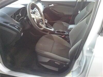 2012 Ford Focus SE   - Photo 8 - Davenport, IA 52802
