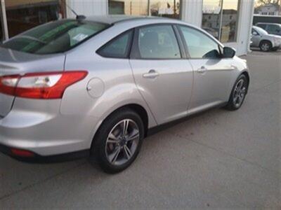 2012 Ford Focus SE   - Photo 6 - Davenport, IA 52802