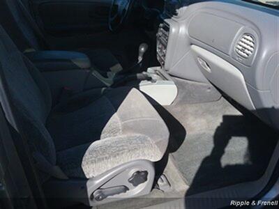 2002 Chevrolet Trailblazer LS   - Photo 10 - Davenport, IA 52802