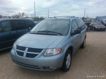 2006 Dodge Grand Caravan SXT   - Photo 1 - Davenport, IA 52802