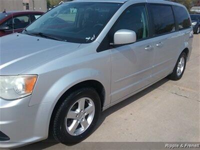 2012 Dodge Grand Caravan SXT   - Photo 3 - Davenport, IA 52802