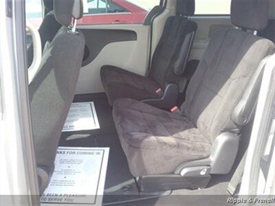 2012 Dodge Grand Caravan SXT   - Photo 10 - Davenport, IA 52802