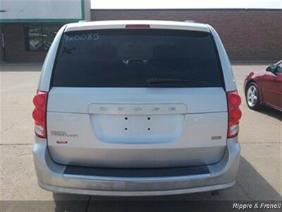 2012 Dodge Grand Caravan SXT   - Photo 5 - Davenport, IA 52802