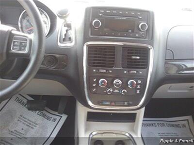 2012 Dodge Grand Caravan SXT   - Photo 15 - Davenport, IA 52802