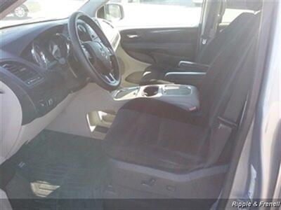 2015 Dodge Grand Caravan SXT   - Photo 8 - De Witt, IA 52742