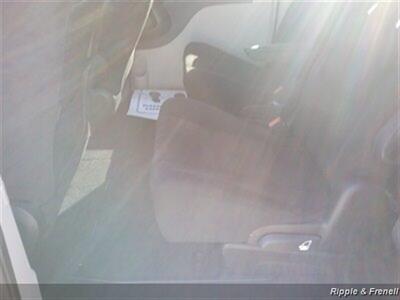 2015 Dodge Grand Caravan SXT   - Photo 10 - De Witt, IA 52742