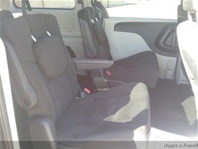 2015 Dodge Grand Caravan SXT   - Photo 12 - De Witt, IA 52742