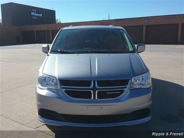 2015 Dodge Grand Caravan SXT   - Photo 1 - De Witt, IA 52742