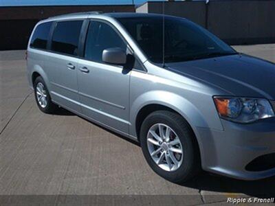 2015 Dodge Grand Caravan SXT   - Photo 4 - De Witt, IA 52742