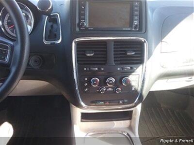 2015 Dodge Grand Caravan SXT   - Photo 14 - De Witt, IA 52742
