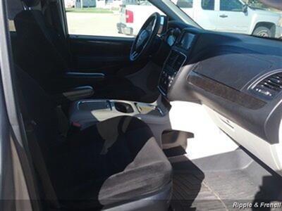 2015 Dodge Grand Caravan SXT   - Photo 11 - De Witt, IA 52742