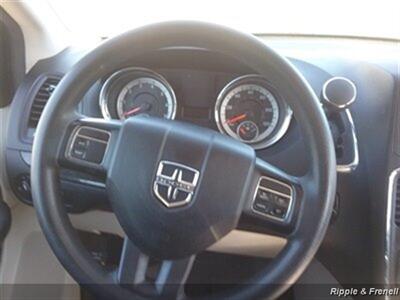 2015 Dodge Grand Caravan SXT   - Photo 13 - De Witt, IA 52742
