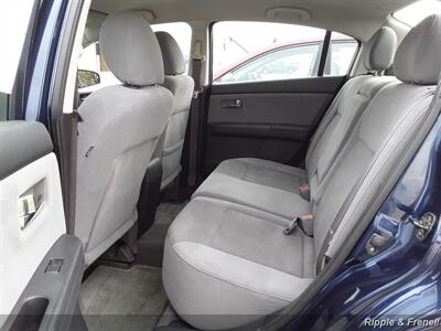 2012 Nissan Sentra 2.0 SL   - Photo 6 - Davenport, IA 52802