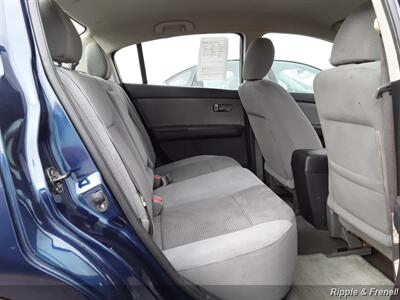 2012 Nissan Sentra 2.0 SL   - Photo 10 - Davenport, IA 52802