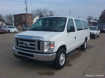 2011 Ford E-Series Wagon E-350 SD XL   - Photo 1 - Davenport, IA 52802