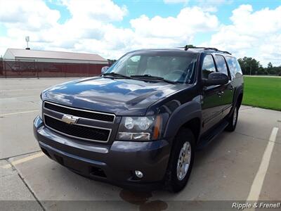 2010 Chevrolet Suburban LT 1500   - Photo 3 - Davenport, IA 52802