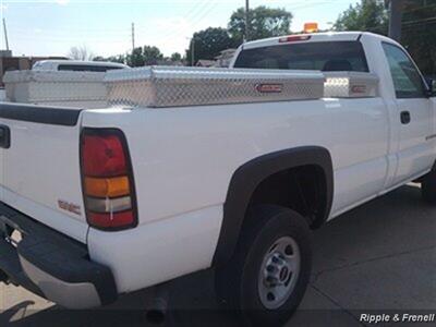 2006 GMC Sierra 2500 Work Truck   - Photo 6 - Davenport, IA 52802