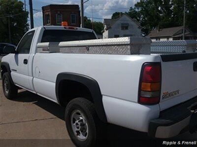 2006 GMC Sierra 2500 Work Truck   - Photo 7 - Davenport, IA 52802