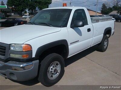 2006 GMC Sierra 2500 Work Truck   - Photo 3 - Davenport, IA 52802