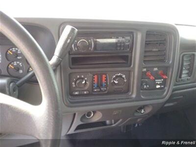 2006 GMC Sierra 2500 Work Truck   - Photo 10 - Davenport, IA 52802