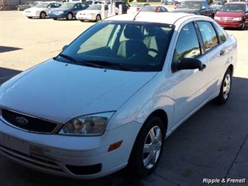 2007 Ford Focus ZX4 S   - Photo 1 - Davenport, IA 52802